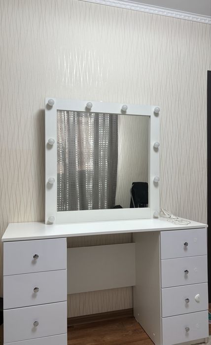 Продаётся туалетный столик