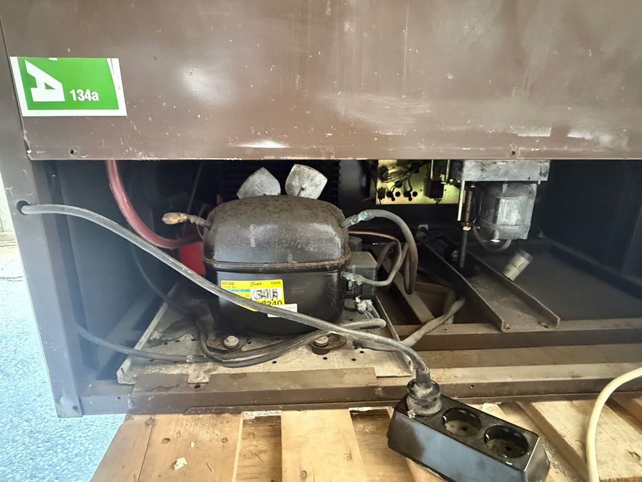 Вендинг машина за храна