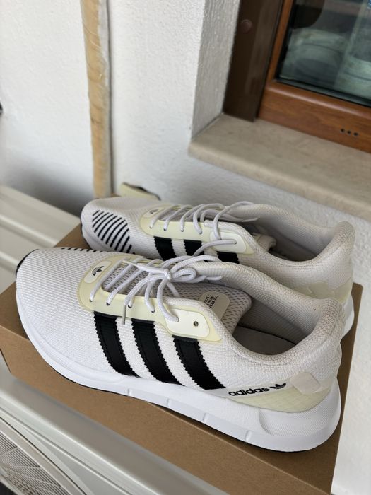 Дамски маратонки adidas