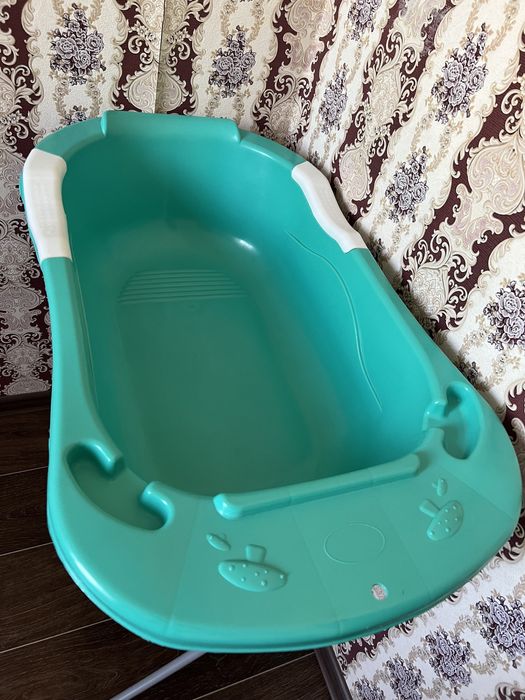 Продам ванну с подставкой