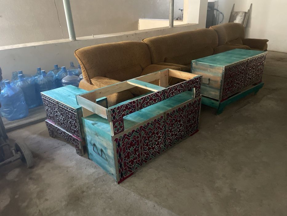 Мягкая мебель и сундук