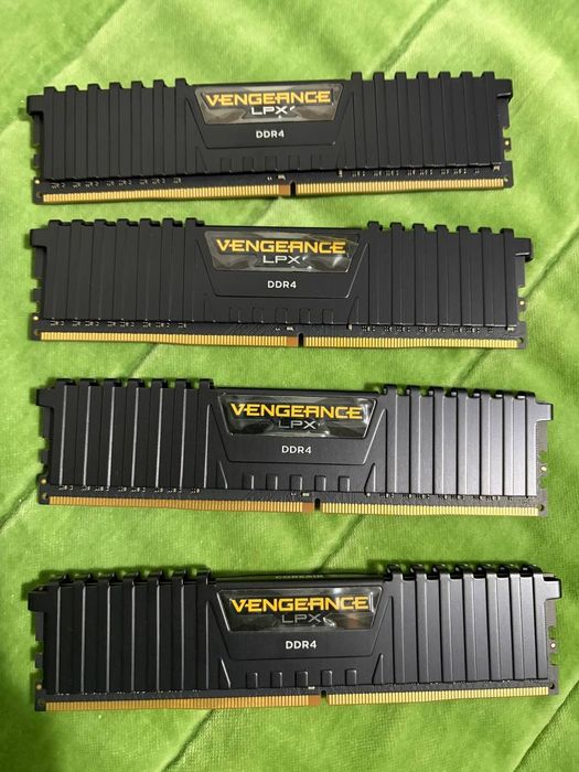 Corsair Vengeance ddr4 32gb ( 4 x 8gb ) cl 18