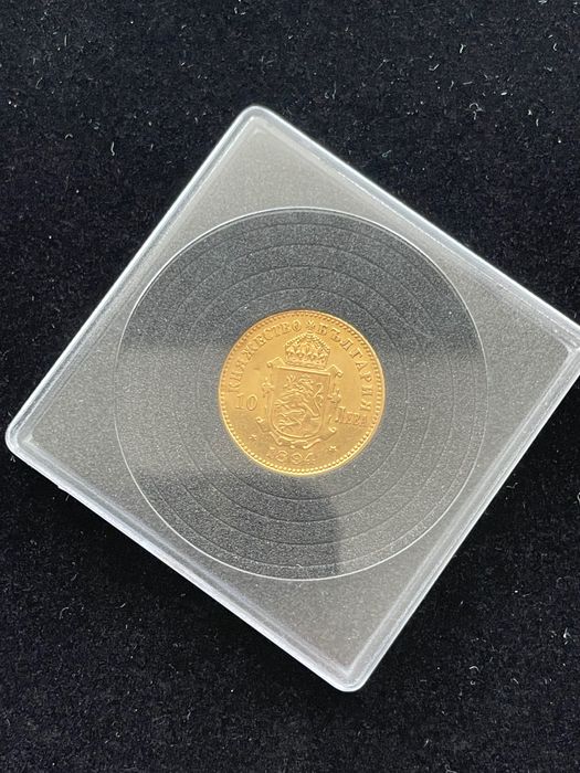 Златна монета 21,6 карата.