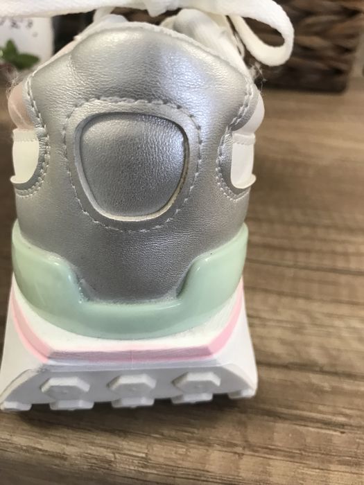 Дамски нови маратонки