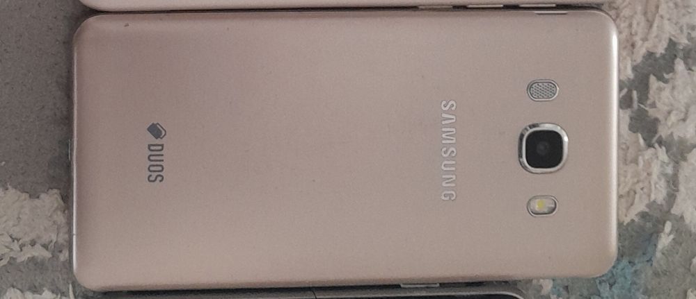 Продам телефон срочно