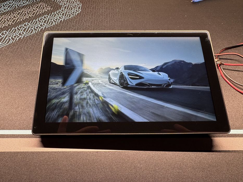 Navigație Auto Ultra-Wide 10.26" – Wireless CarPlay / Android Auto