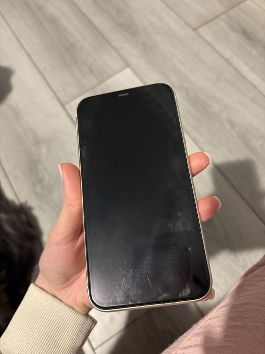 Iphone 11, utilizat 3 ani