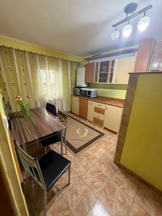 Apartament 3 camere + Garaj sub bloc+ 2 beciuri  Zona Dumbrava Nord