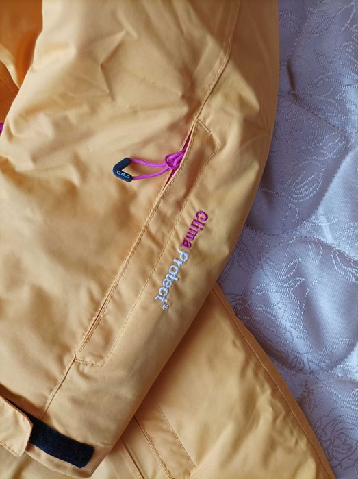 Яке за ски за млада дама