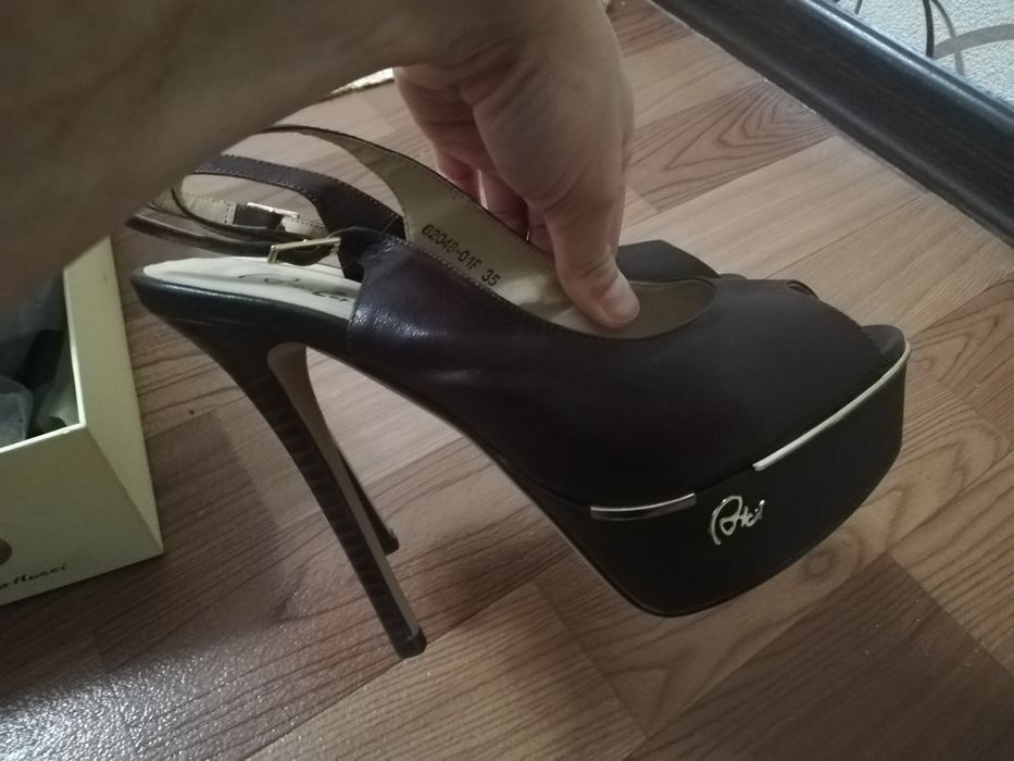 Продам босоножки платформа