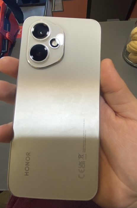 Обмен HONOR 400 256/8