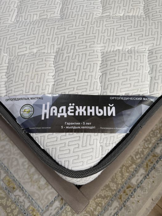 кровать двухспальный с матрасом
