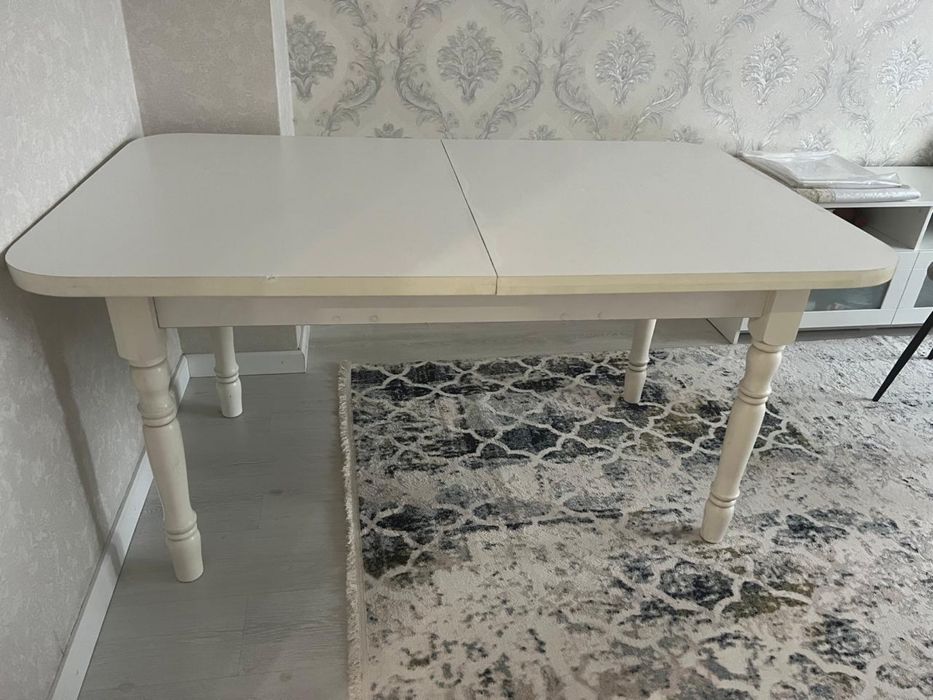 Продается обеденный стол