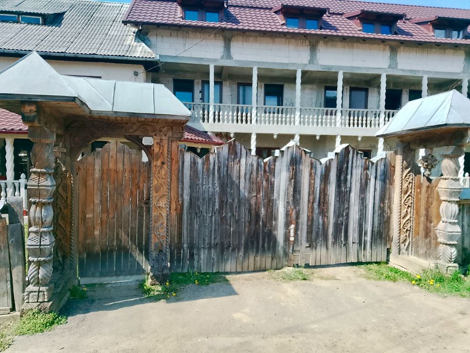 Poartă tradițională din Maramureș