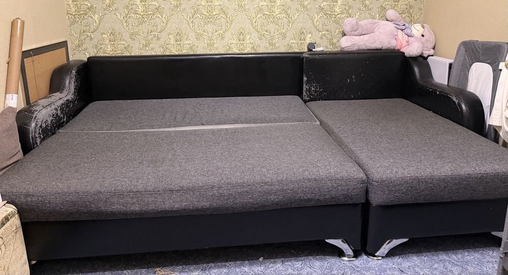 Диван с отсеками