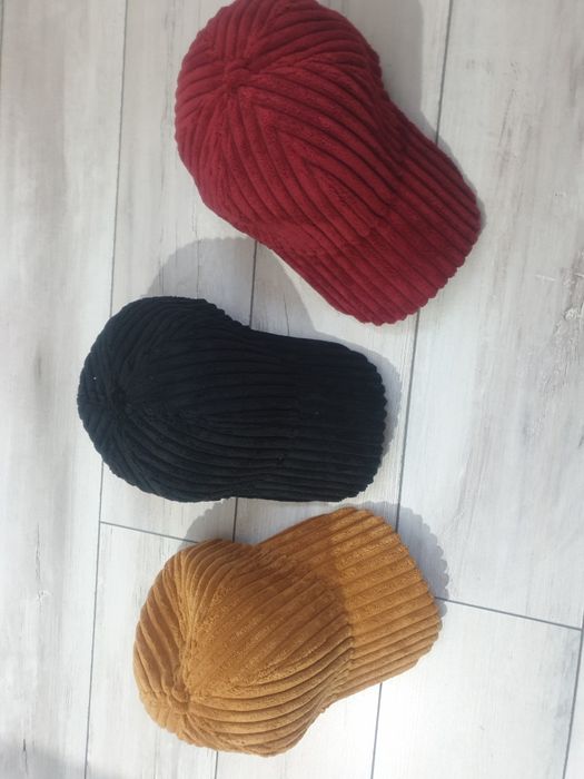 Lot 3 sepci catifea blanita visiniu bej negru noi