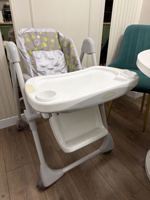 Отдам детский стульчик и сумку с вещами