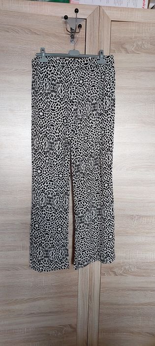 Pantaloni Mango cu imprimeu