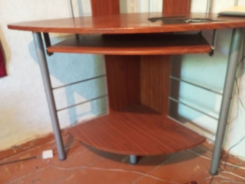 Продам уголок для компьютера.