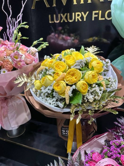 Katarina bable pionavidniy roza trend buket gullar