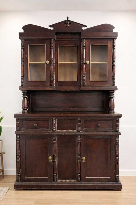 Буфет деревянный.