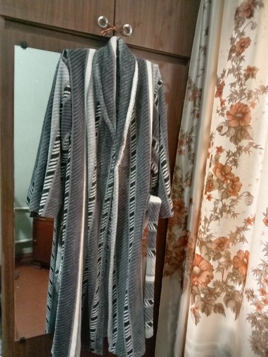 Махровые халаты для девочек и комплект полотенец новый