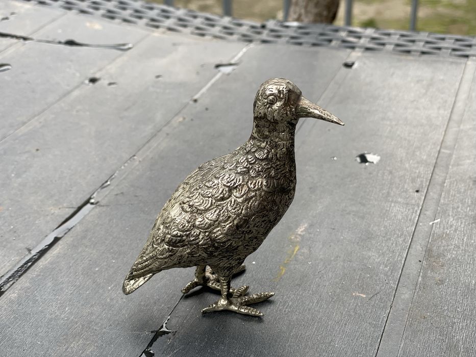 Посребрена масивна птичка