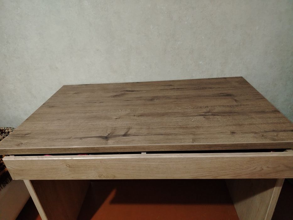 Стол, полка для книг