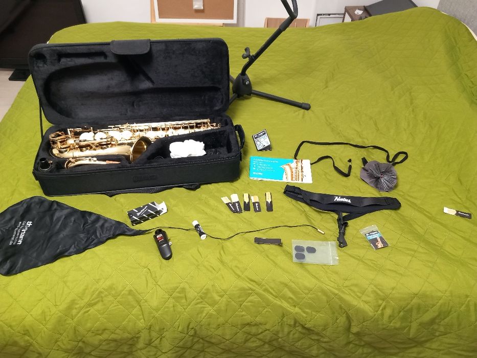 Vand set de saxofon alto pentru incepator