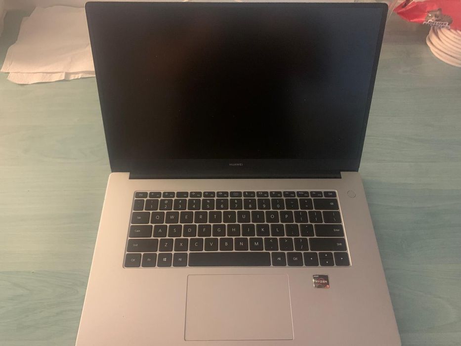 Laptop Huawei Matebook M15 2020, defect