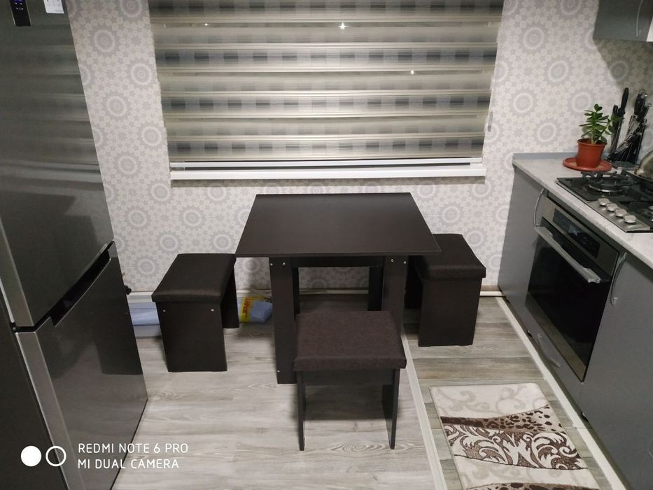 Кухонный набор стол и 4 табуретки от производителя по лучшей цене.