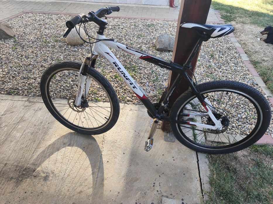 Bicicleta Runfit roti 26 frane disc echipare Shimano