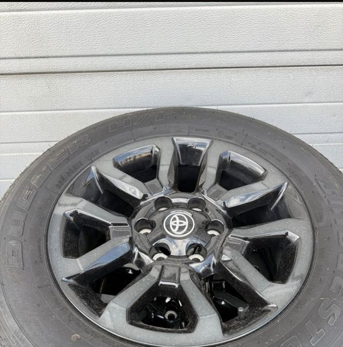 Roti Jante Originale Toyota Hilux. Land Cruiser 265 65 17  265 60 18
