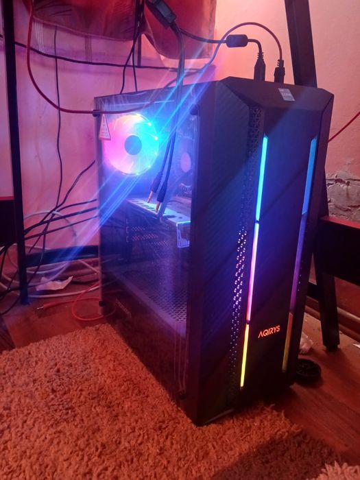 Vând calculator de gaming