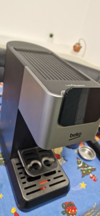 Vând expressor cafea Beko CE4500 + râșniță cafea