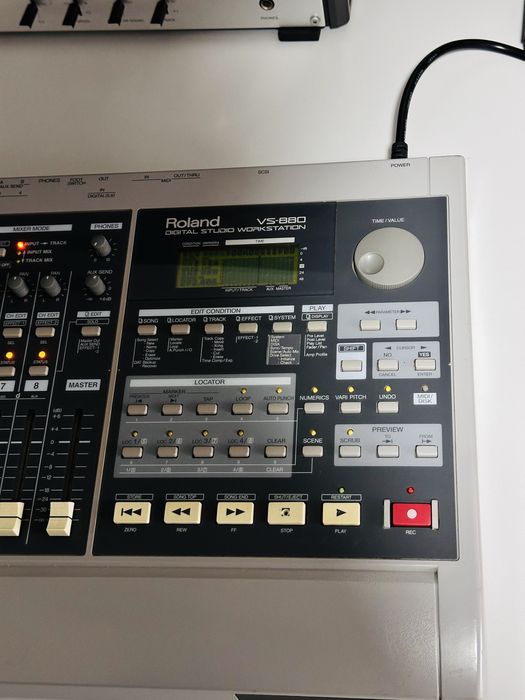Mixer ROLAND VS-880,procesor de efecte,editor digital,mufe RCA,SCSI