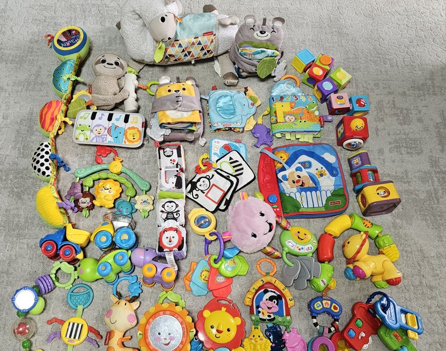 Лот бебешки детски дрънкалки,залъгалки,гризалки Fisher price