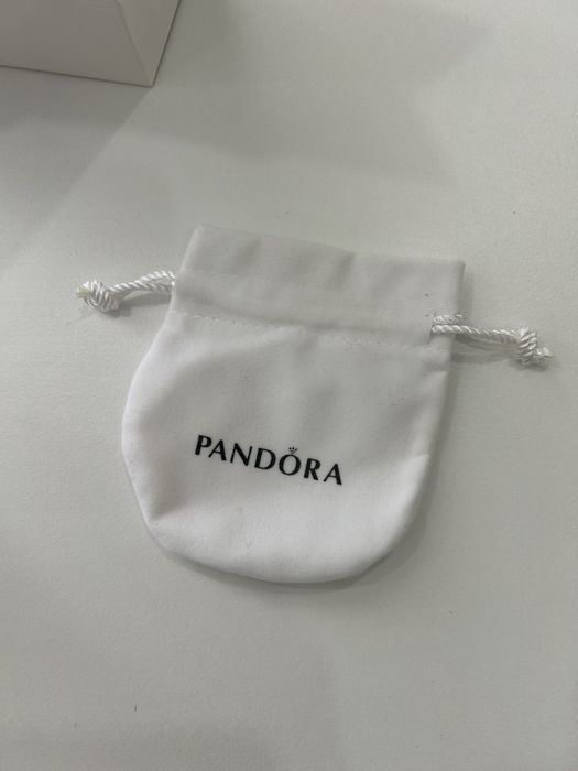 Pandora, браслет с надписью pandora.