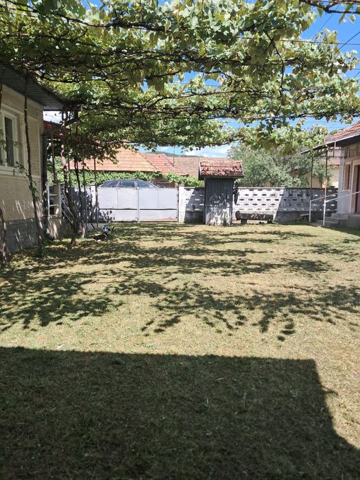 Vand casa in  loc Tihau