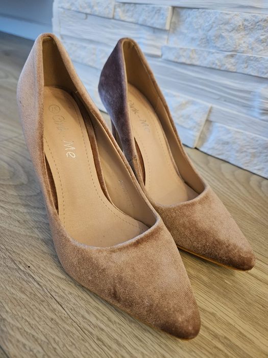 Vând pantofi din piele întoarsă de mireasa mărimea 37