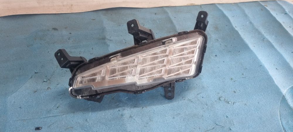 Lumina de zii stanga hyundai i30