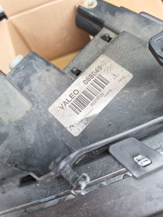 Продавам Фарове ауди А4 В6 Цената е за двата фара.