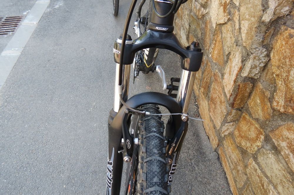 Vând bicicleta mtb cu roti pe 26"