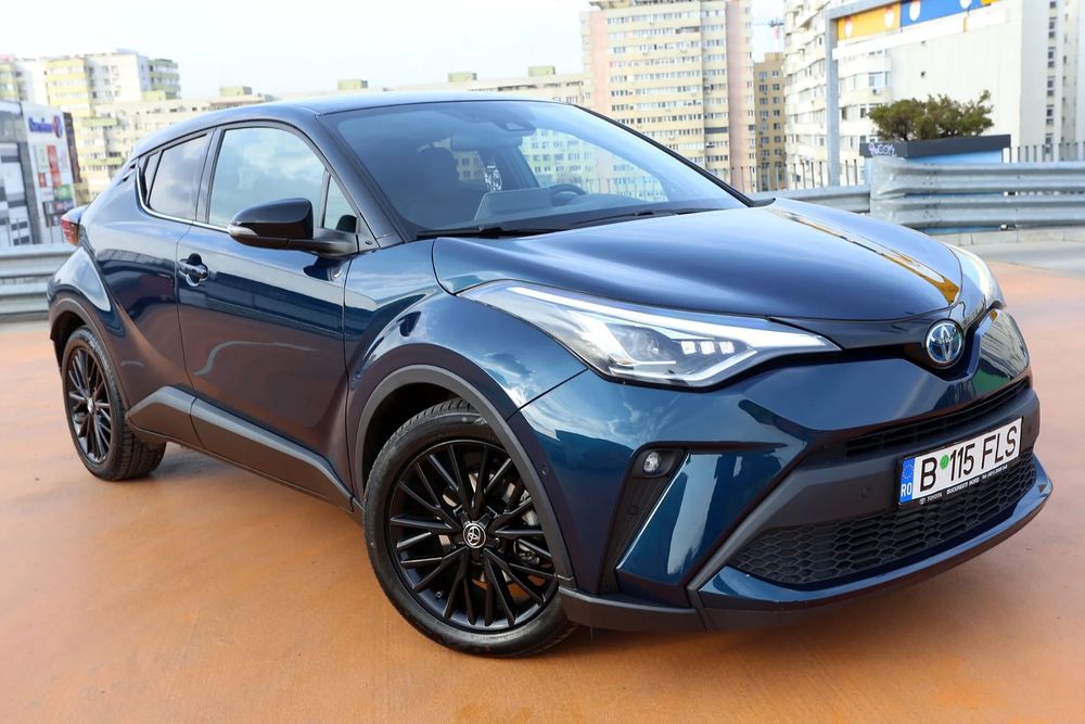 Toyota C-HR Proprietar / 2.0 hibrid 16000km Bi-tone Piele Navi Led