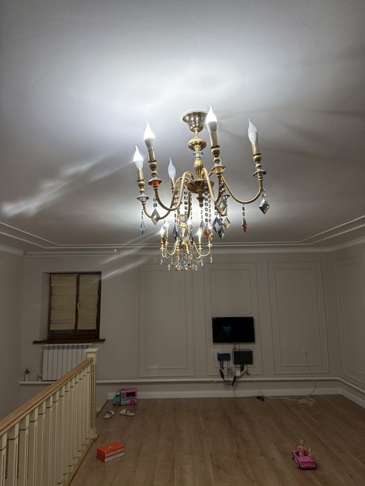 Продажа б/у люстры в хорошем состоянии