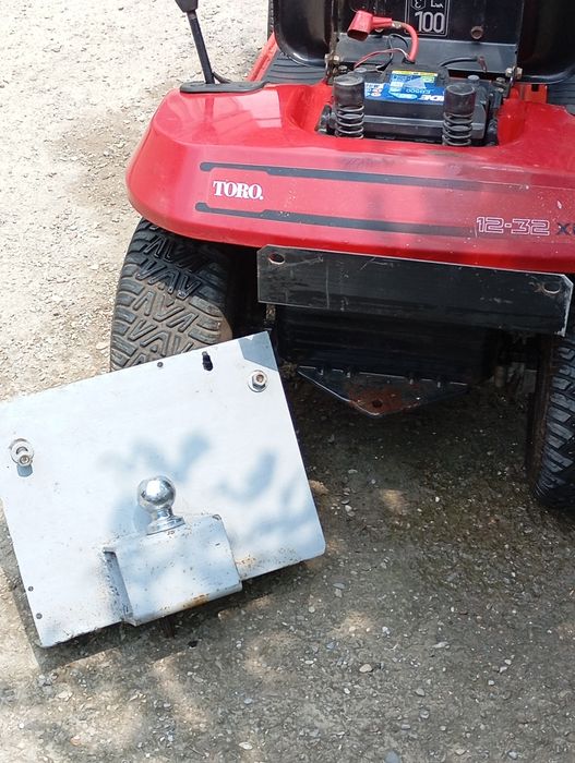 Tractoras tuns iarba