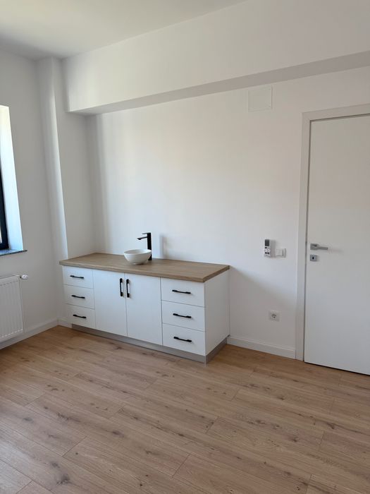 Salon de infrumusetare pe strada Ferdinand, bloc G 1