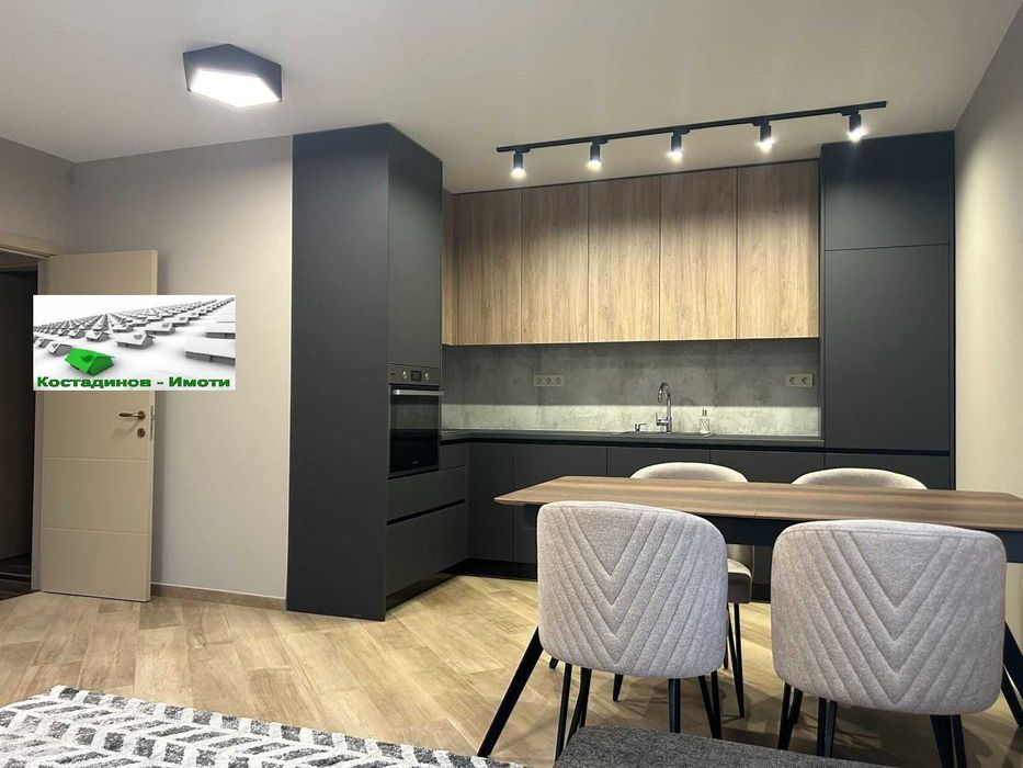 Дава се под наем Двустаен апартамент в Пловдив, Център - 65 кв.м за 510 € - Снимка #1