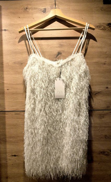 Рокля с лъскава нишка и ресни Zara