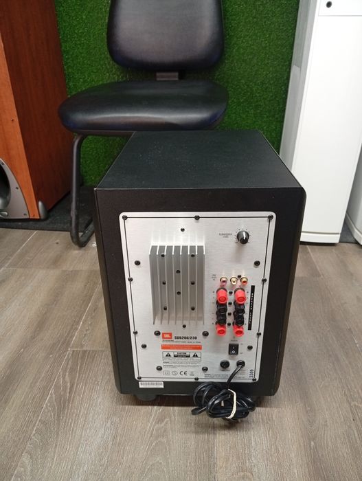 Активен субуфер JBL sub 200/230